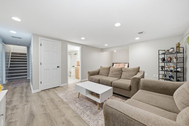 6521 Elmcrest Drive, Windsor Heights, IA 50324