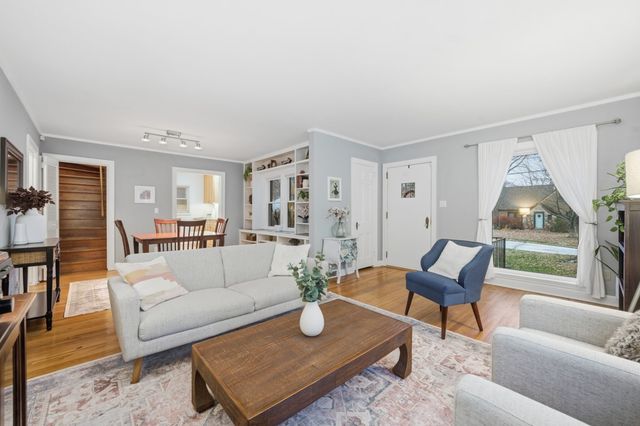 6521 Elmcrest Drive, Windsor Heights, IA 50324