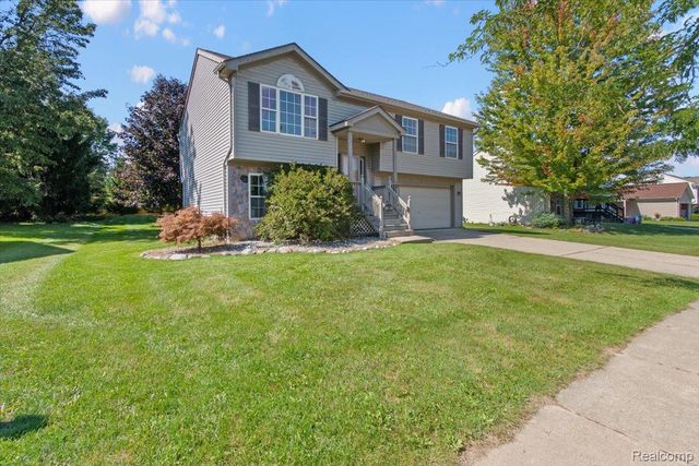 659 Andover Woods Drive, Fenton, MI 48430
