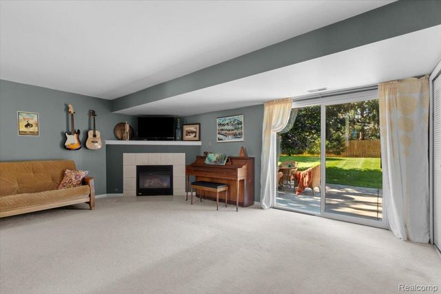 659 Andover Woods Drive, Fenton, MI 48430
