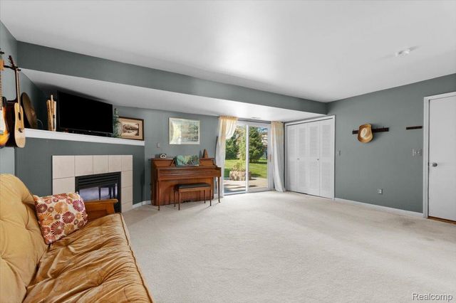 659 Andover Woods Drive, Fenton, MI 48430
