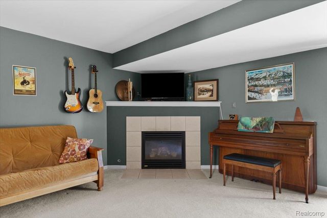 659 Andover Woods Drive, Fenton, MI 48430