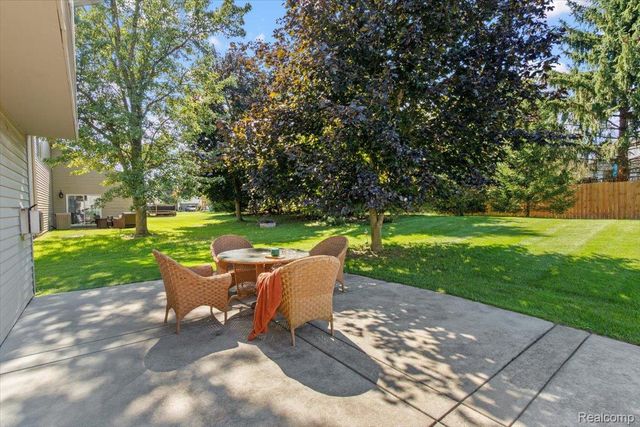 659 Andover Woods Drive, Fenton, MI 48430