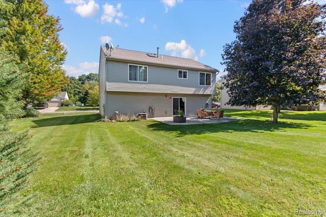 659 Andover Woods Drive, Fenton, MI 48430