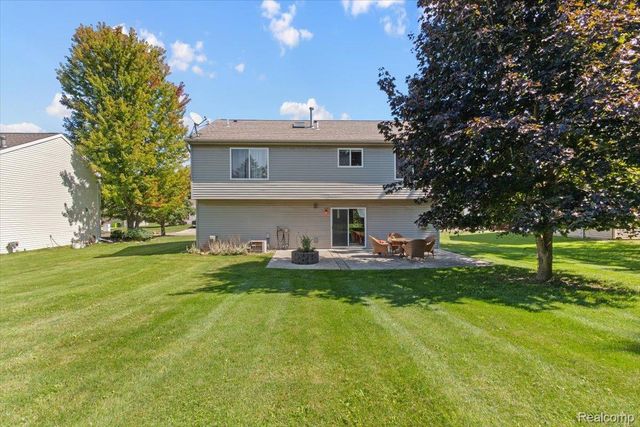 659 Andover Woods Drive, Fenton, MI 48430