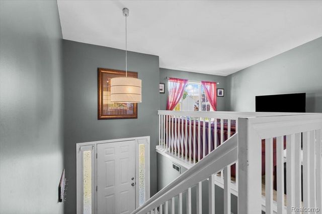659 Andover Woods Drive, Fenton, MI 48430