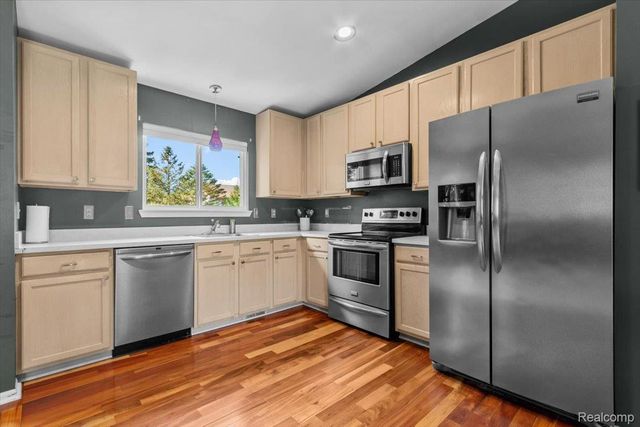 659 Andover Woods Drive, Fenton, MI 48430
