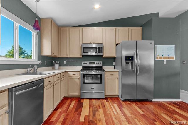 659 Andover Woods Drive, Fenton, MI 48430
