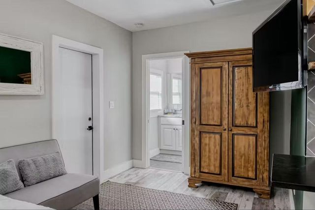 706 Sunset Road, West Palm Beach, FL 33401