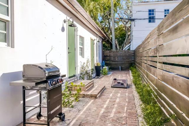 706 Sunset Road, West Palm Beach, FL 33401