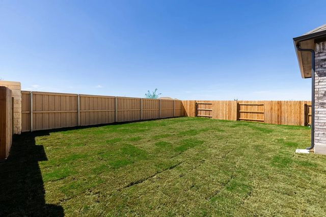 127 Silverbell LN, Bastrop, TX 78602