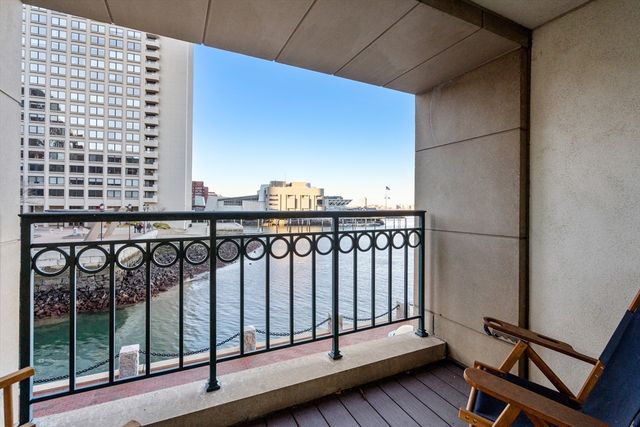 20 Rowes Wharf TH7, Boston, MA 02110