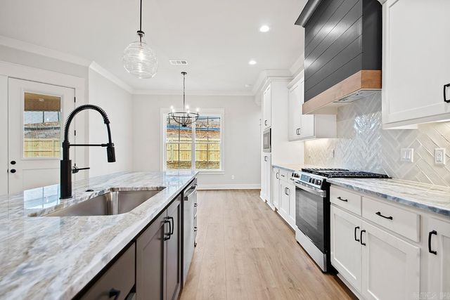 557 Valley Oak Drive, Sherwood, AR 72120