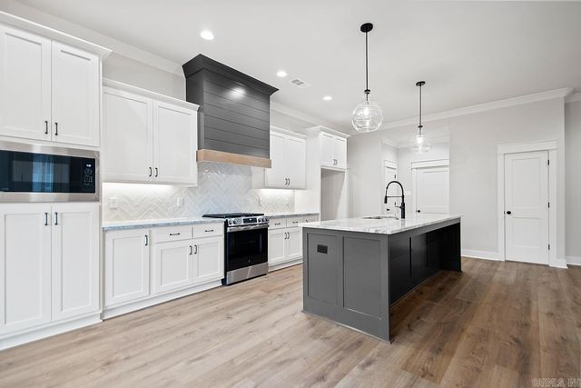 557 Valley Oak Drive, Sherwood, AR 72120