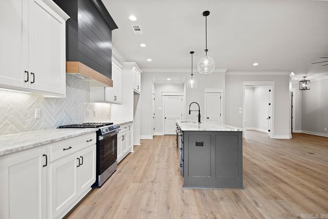 557 Valley Oak Drive, Sherwood, AR 72120