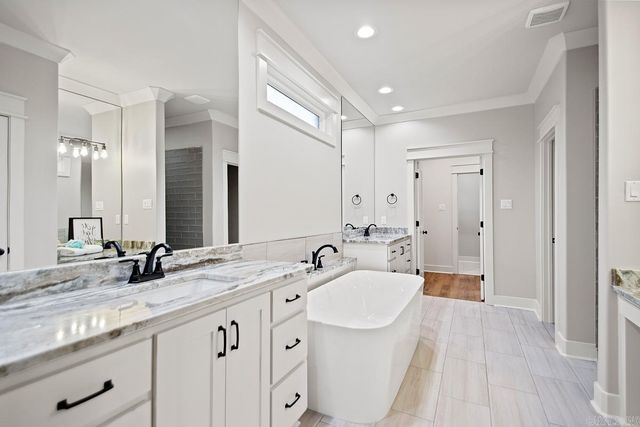 557 Valley Oak Drive, Sherwood, AR 72120