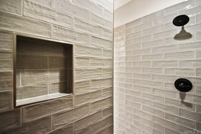 557 Valley Oak Drive, Sherwood, AR 72120