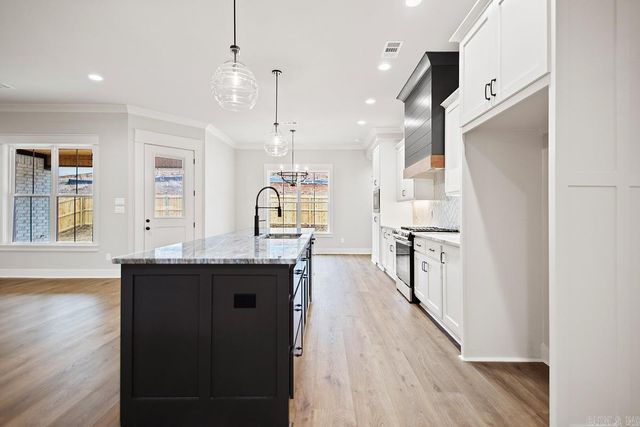 557 Valley Oak Drive, Sherwood, AR 72120