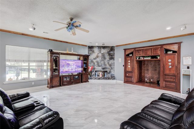 1915 Lillian Avenue, Glenn Heights, TX 75154