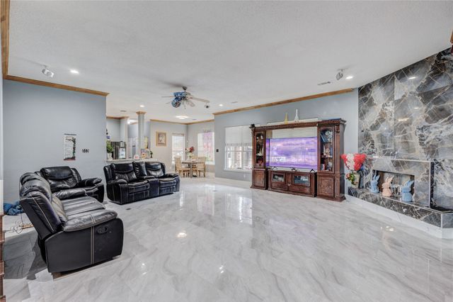1915 Lillian Avenue, Glenn Heights, TX 75154