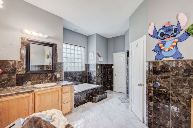 1915 Lillian Avenue, Glenn Heights, TX 75154