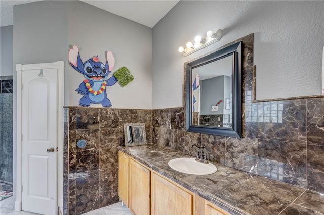 1915 Lillian Avenue, Glenn Heights, TX 75154