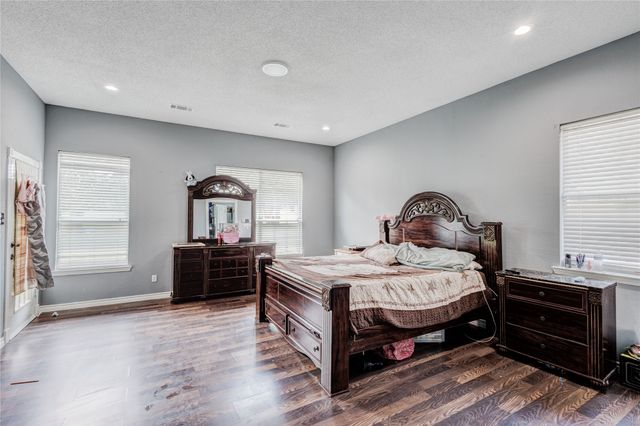1915 Lillian Avenue, Glenn Heights, TX 75154