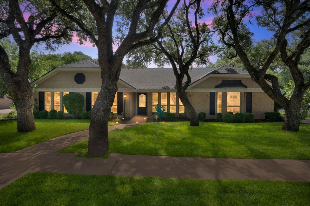 6703 One Oak RD, Austin, TX 78749