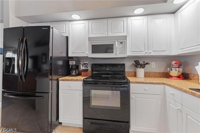 231 NW 26th AVE, Cape Coral, FL 33993