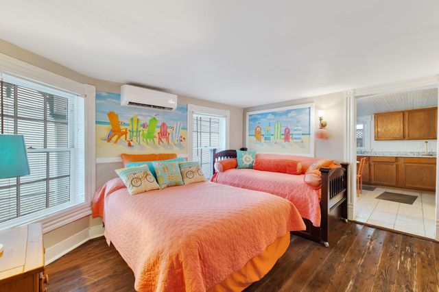 1724 S Ball Street, Galveston, TX 77550