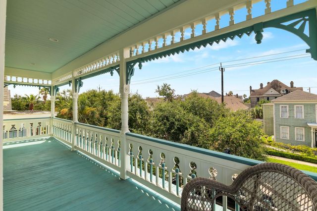 1724 S Ball Street, Galveston, TX 77550