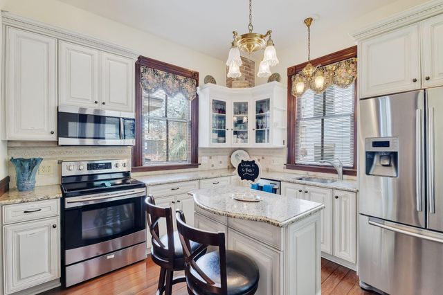 1724 S Ball Street, Galveston, TX 77550