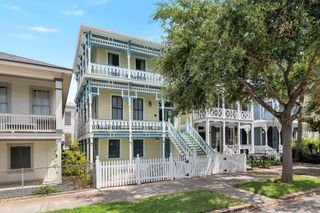 1724 S Ball Street, Galveston, TX 77550