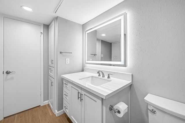 7555 Katy Fwy 146, Houston, TX 77024