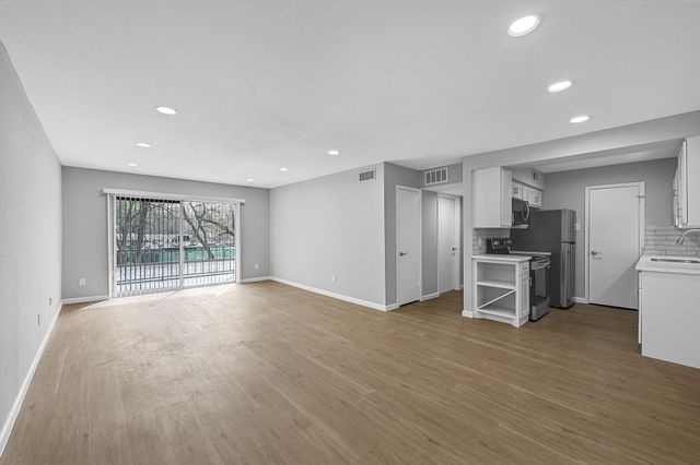 7555 Katy Fwy 146, Houston, TX 77024