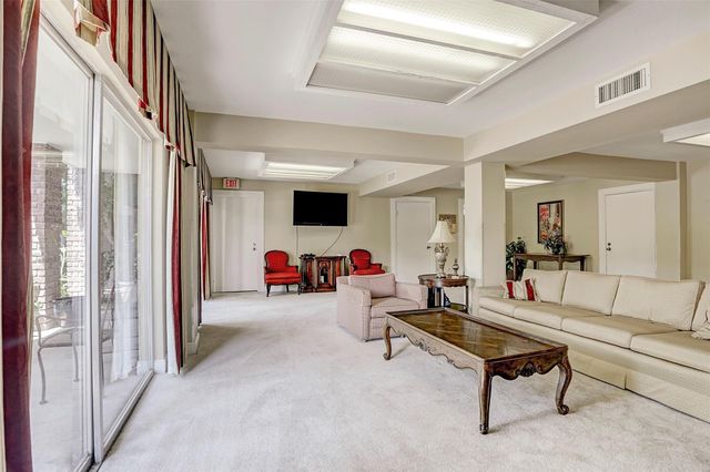 7555 Katy Fwy 146, Houston, TX 77024