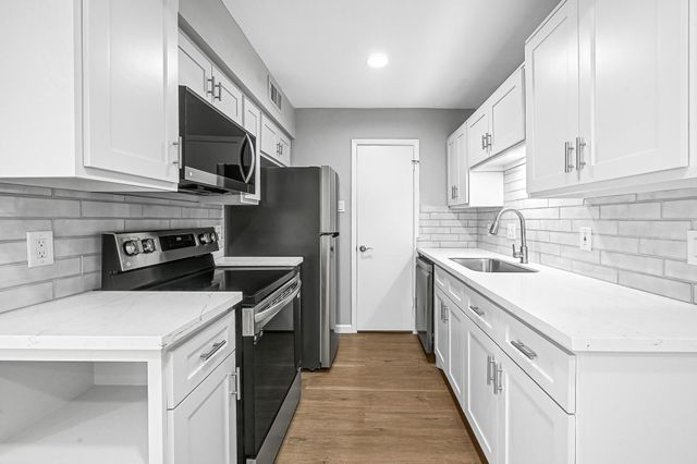 7555 Katy Fwy 146, Houston, TX 77024