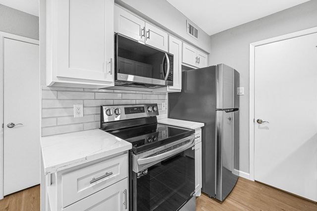 7555 Katy Fwy 146, Houston, TX 77024