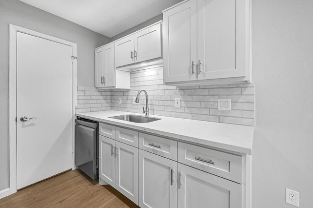 7555 Katy Fwy 146, Houston, TX 77024