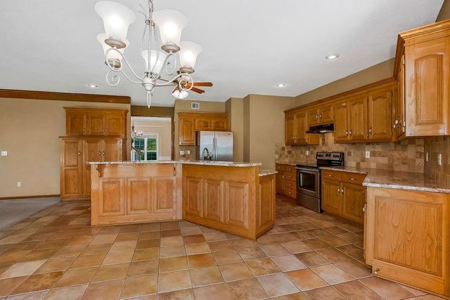 5210 Round Prairie Street, Shawnee, KS 66226