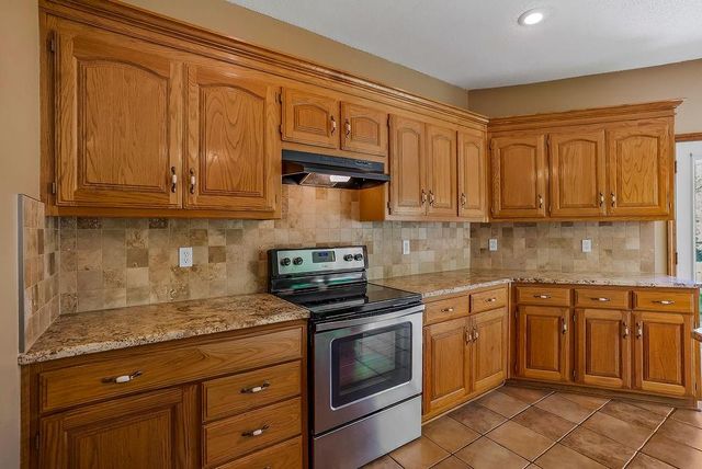 5210 Round Prairie Street, Shawnee, KS 66226