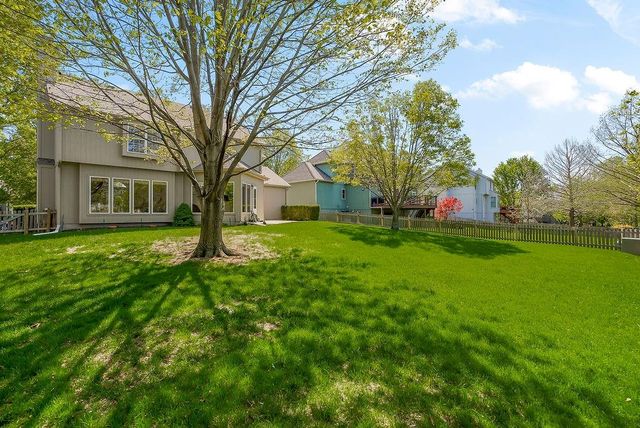 5210 Round Prairie Street, Shawnee, KS 66226