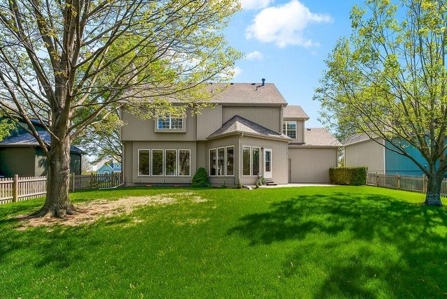 5210 Round Prairie Street, Shawnee, KS 66226