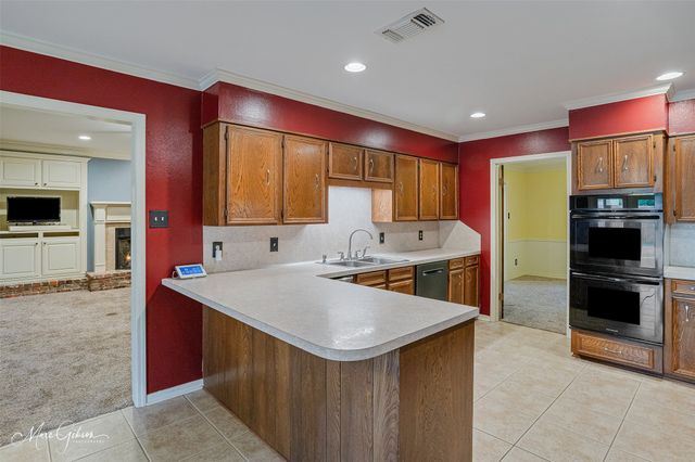 2201 Surrey Lane, Bossier City, LA 71111