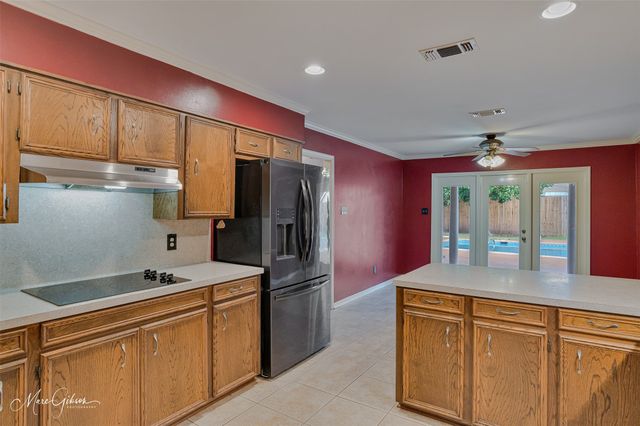 2201 Surrey Lane, Bossier City, LA 71111