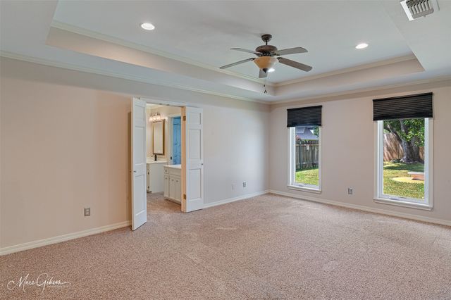 2201 Surrey Lane, Bossier City, LA 71111