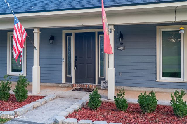 2201 Surrey Lane, Bossier City, LA 71111