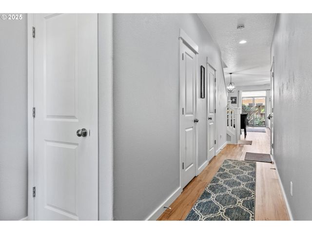 105 LAWTON Rd, Oregon City, OR 97045