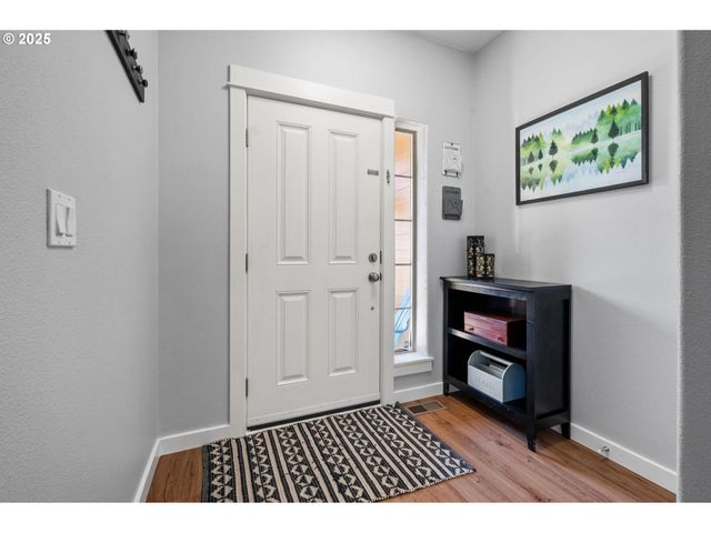 105 LAWTON Rd, Oregon City, OR 97045