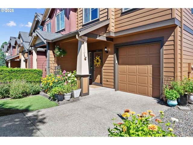 105 LAWTON Rd, Oregon City, OR 97045